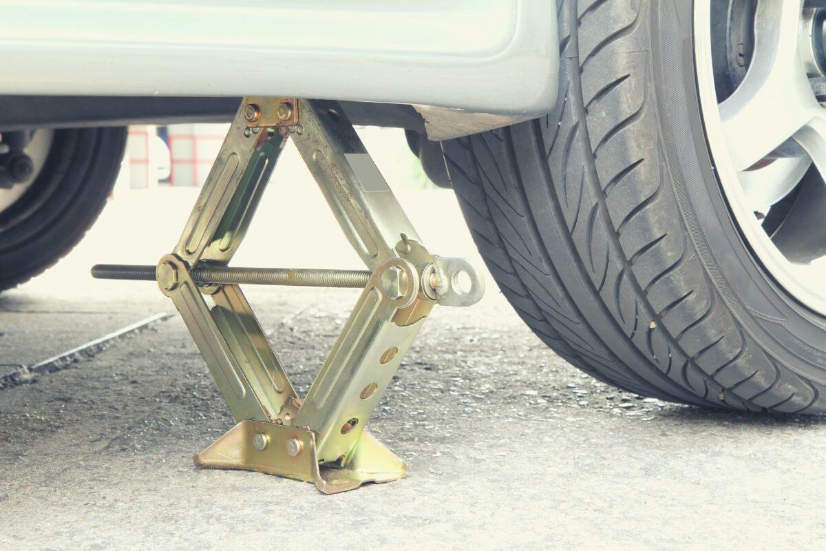 Are Scissor Jacks Safe? Here's What We Think
