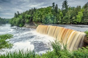 Family Road Trip - 6 Breathtaking Scenic Drives in Michigan