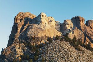 Mpunt Rushmore presidents heads family vacation spots in the midwest