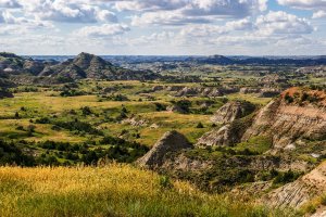 Family Road Trip - Scenic Drives in North Dakota
