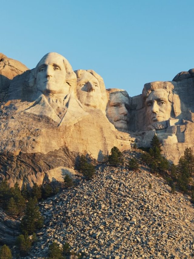 Mpunt Rushmore presidents heads family vacation spots in the midwest