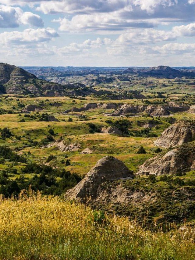Family Road Trip - Scenic Drives in North Dakota